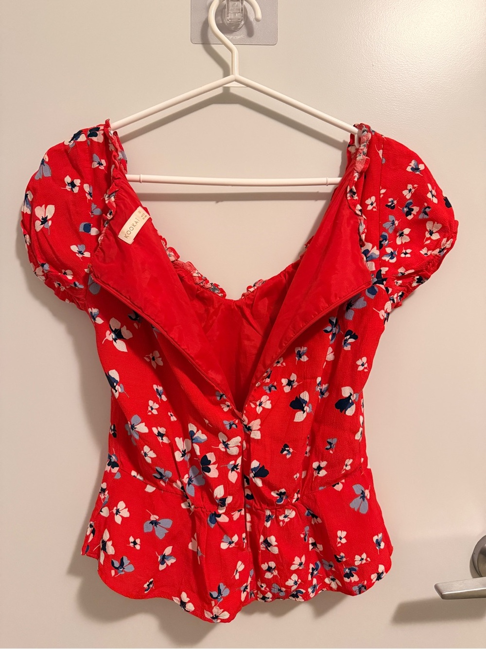 Kookaï Floral Top w/ Subtle Ruffles - Picture 6 of 9